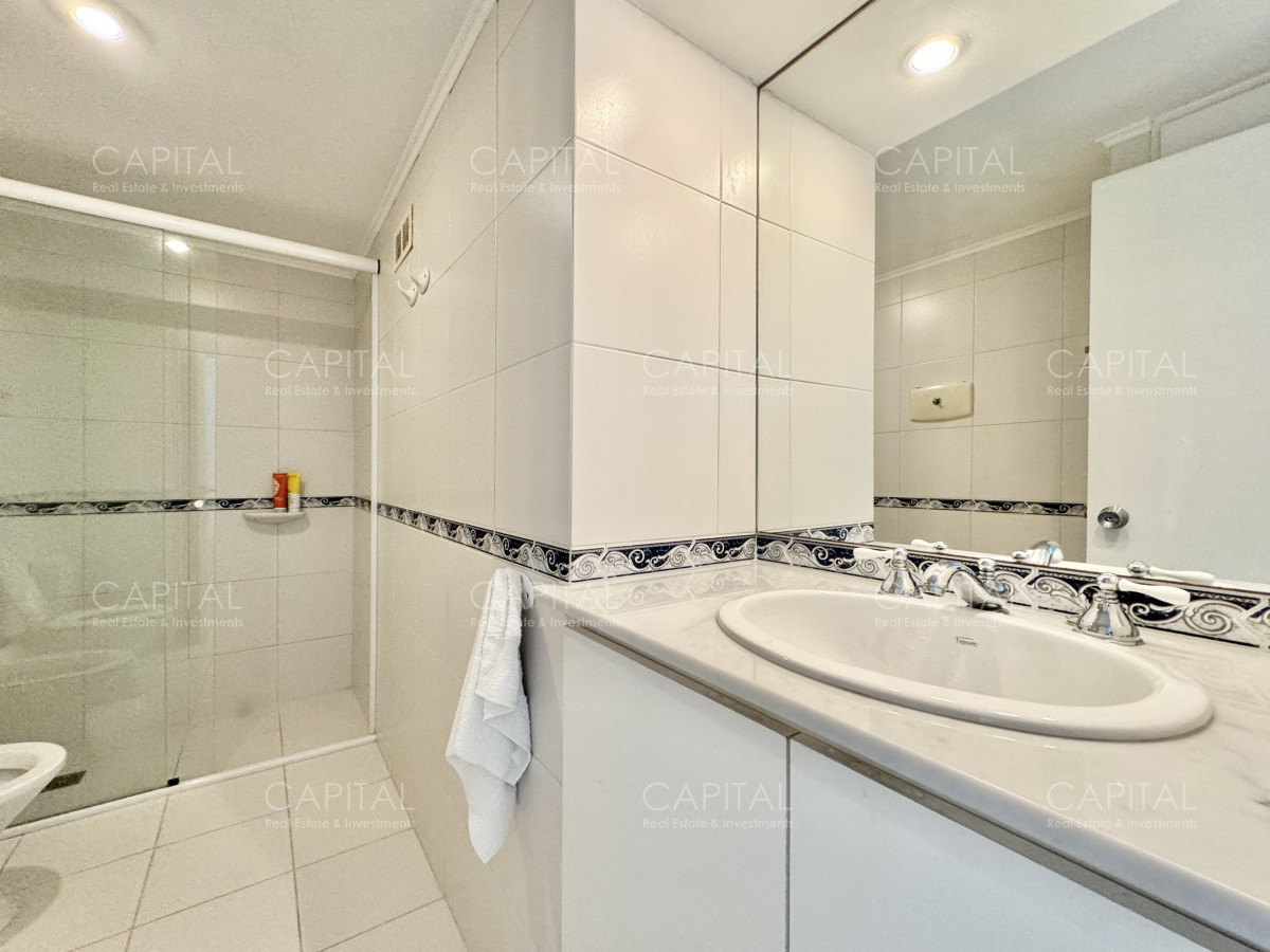 Apartamento ID.37407 - Apartamento de tres dormitorios y dependencia en Venta Punta del Este