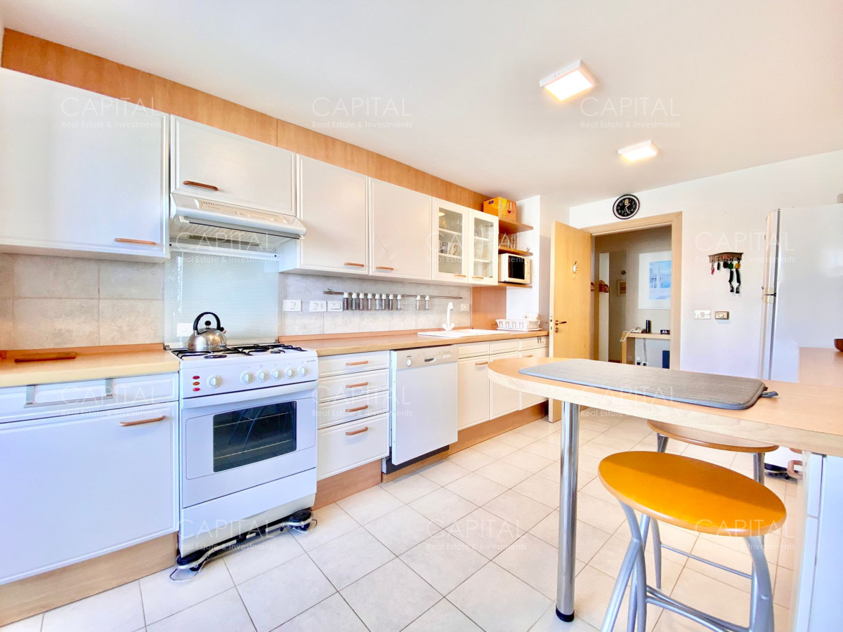 Apartamento ID.30056 - Apartamento de Tres dormitorios con Vista al Mar en Venta en Playa Brava