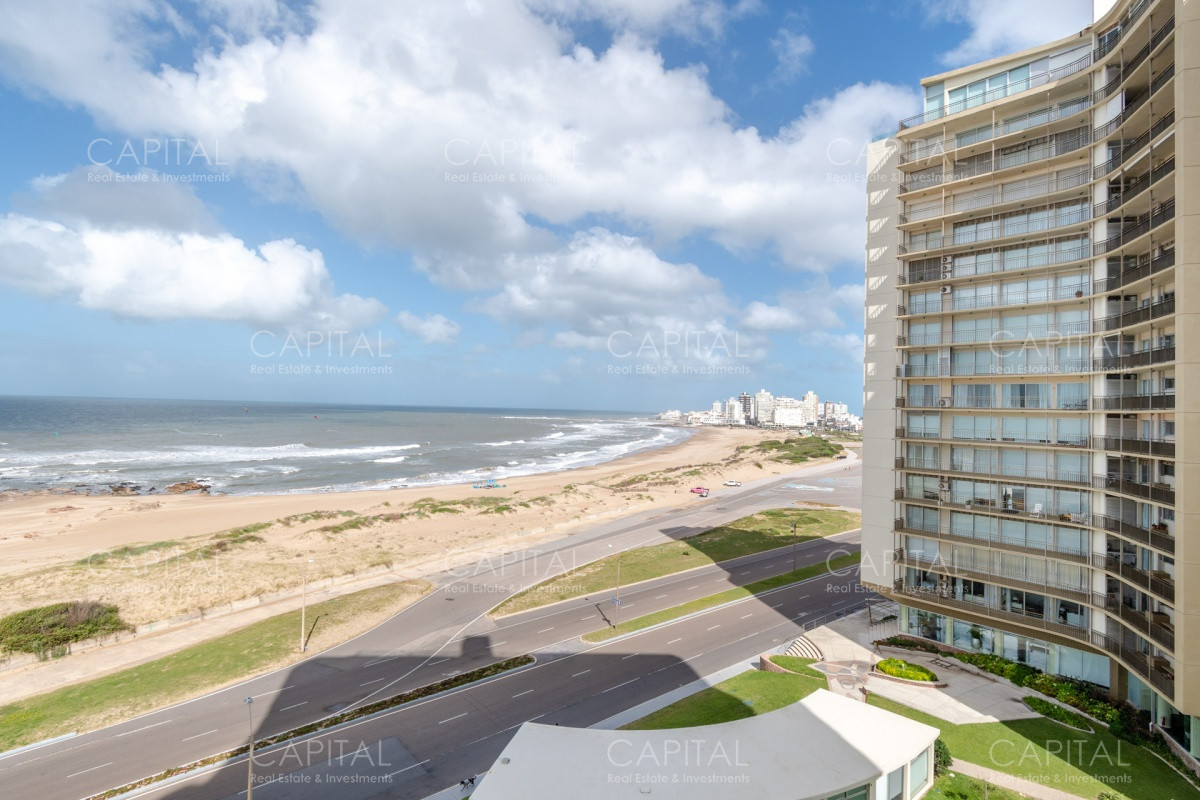 Apartamento ID.30942 - Venta de amplio apartamento sobre playa Brava íntegramente reciclado