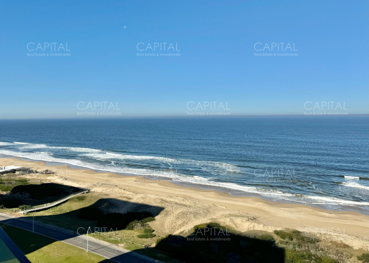 Apartamento ID.36643 - Apartamento esquinero de tres y dependencia piso alto en Trump Tower en Venta