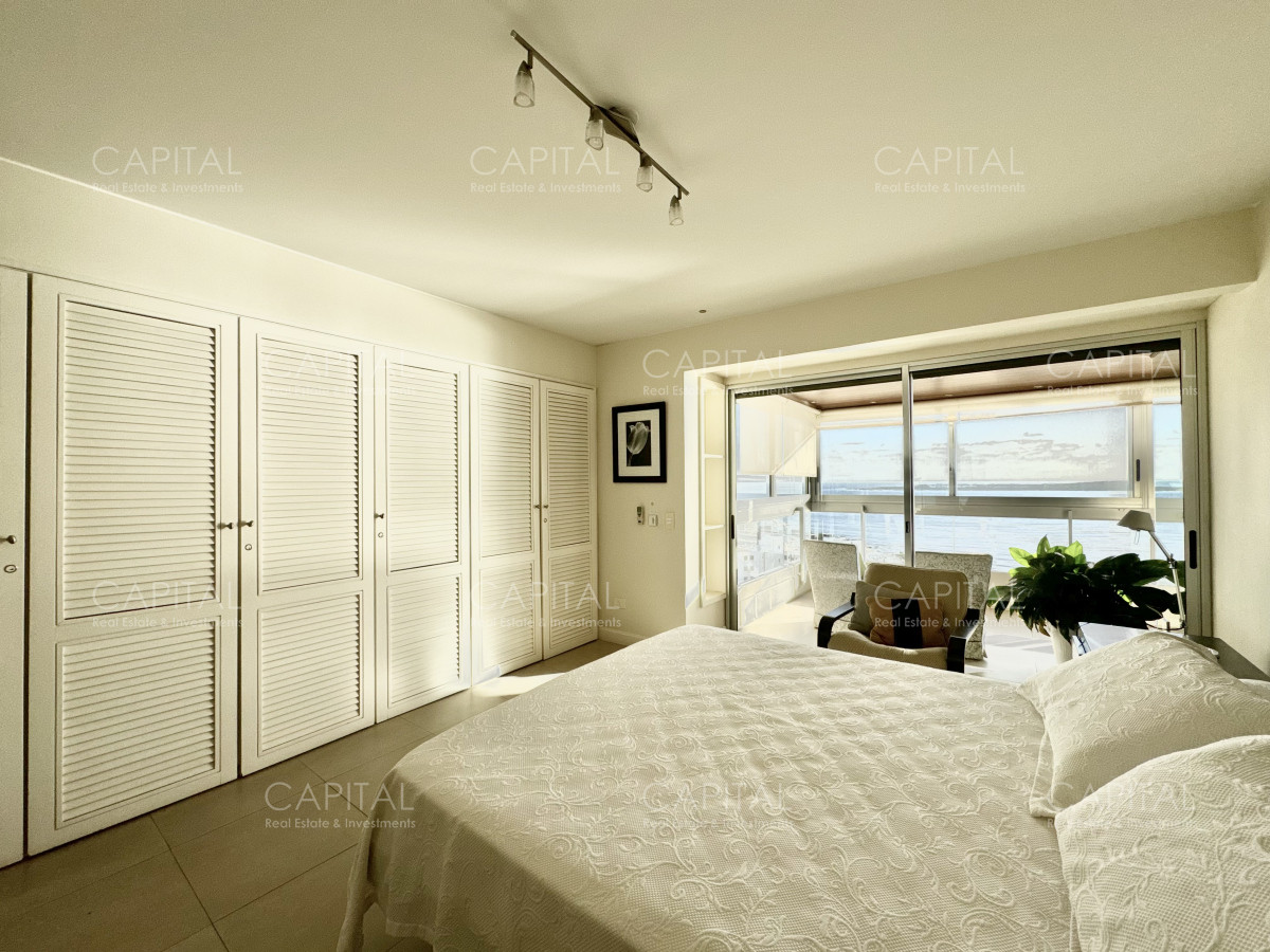 Apartamento ID.38472 - Apartamento en venta de tres dormitorios y dependencia en Playa Mansa, Punta del Este