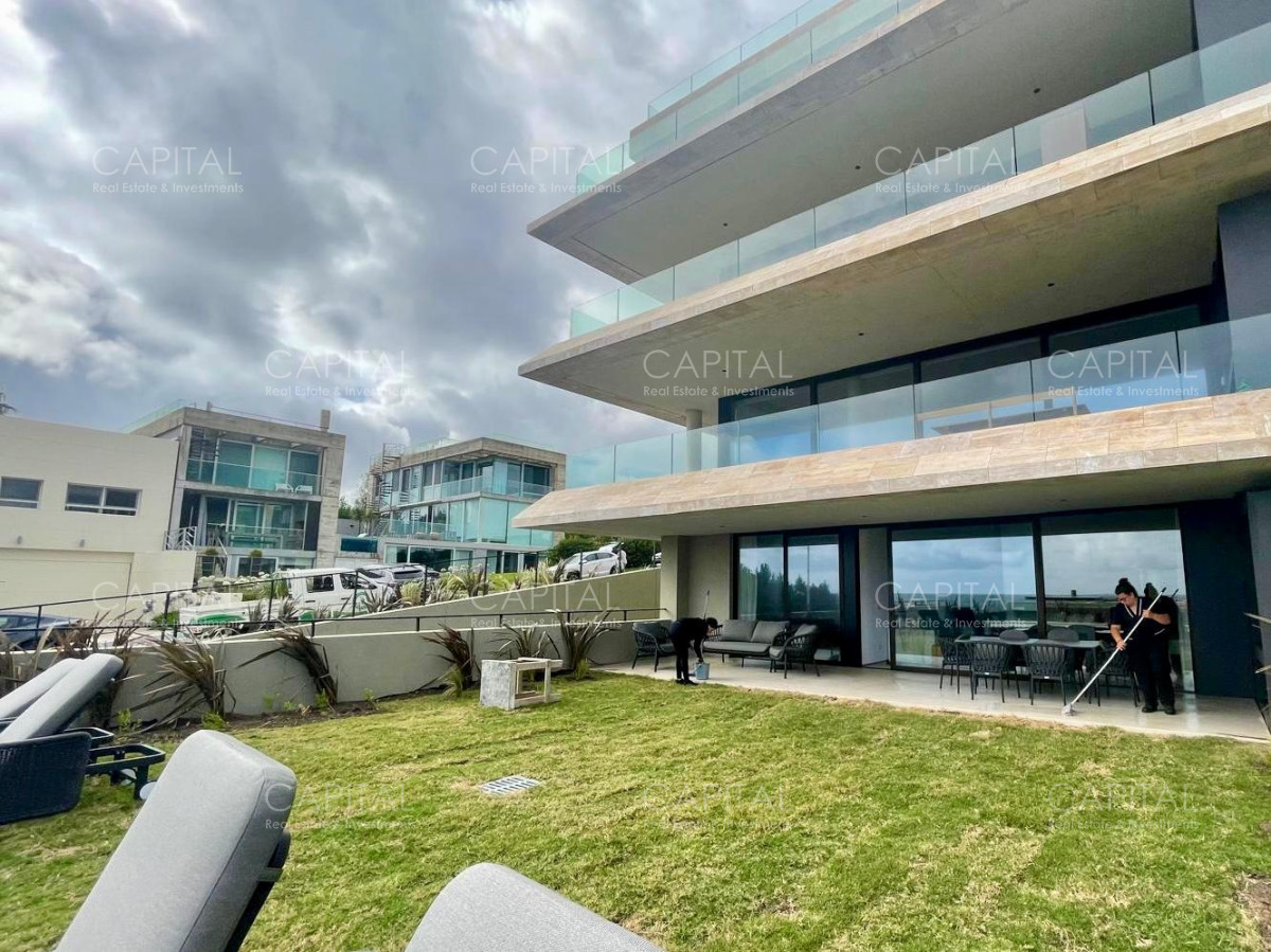 Apartamento ID.38226 - Departamento  en venta sobre el mar en La Barra con piscina y parrillero