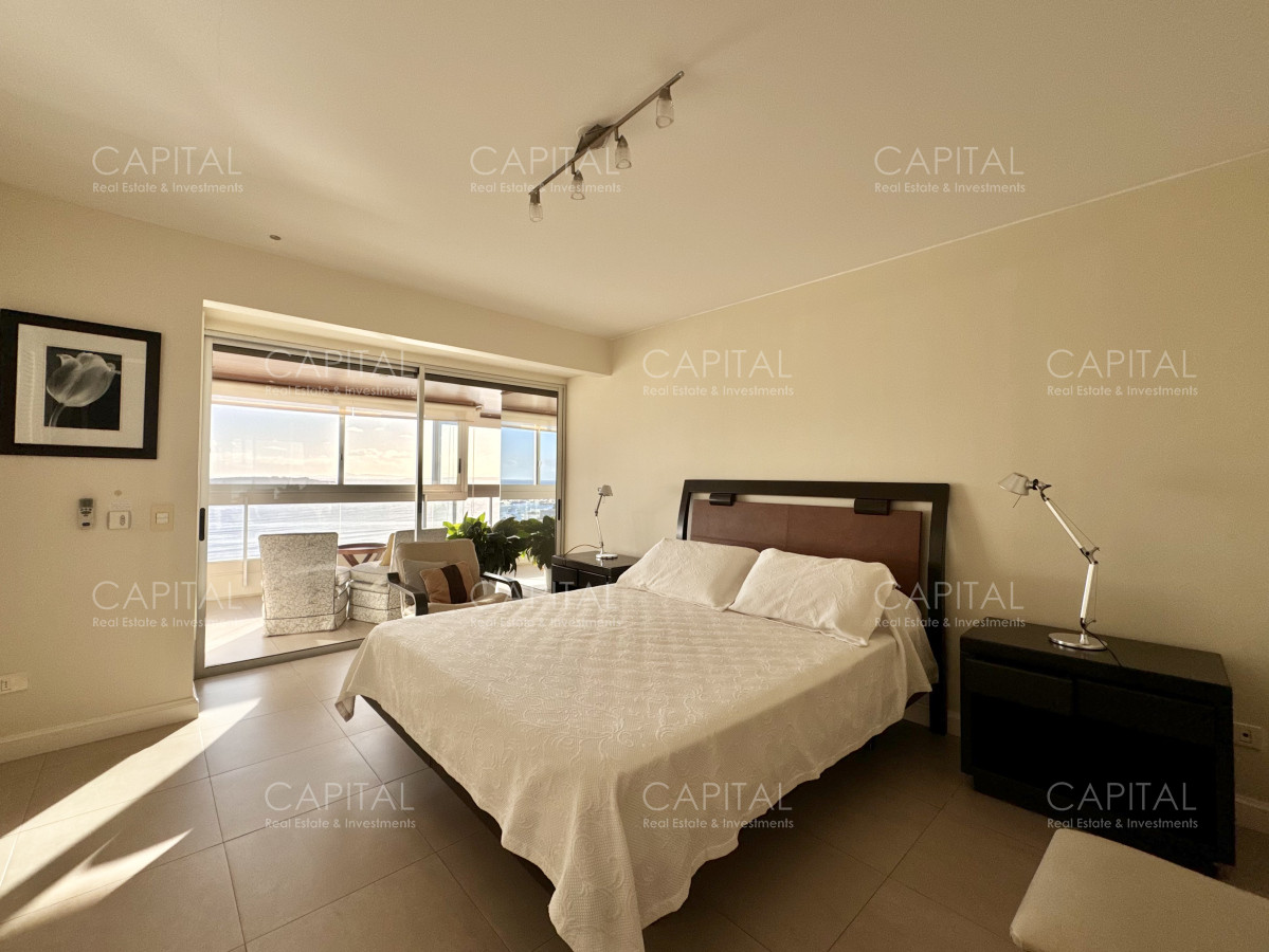 Apartamento ID.38472 - Apartamento en venta de tres dormitorios y dependencia en Playa Mansa, Punta del Este