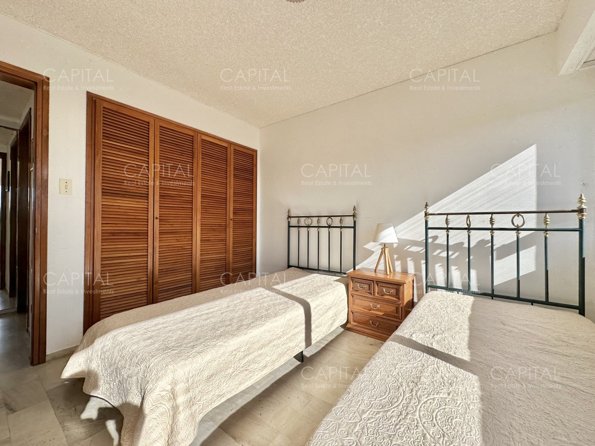 Apartamento ID.34525 - Apartamento de tres dormitorios y dependencia en venta Punta del Este