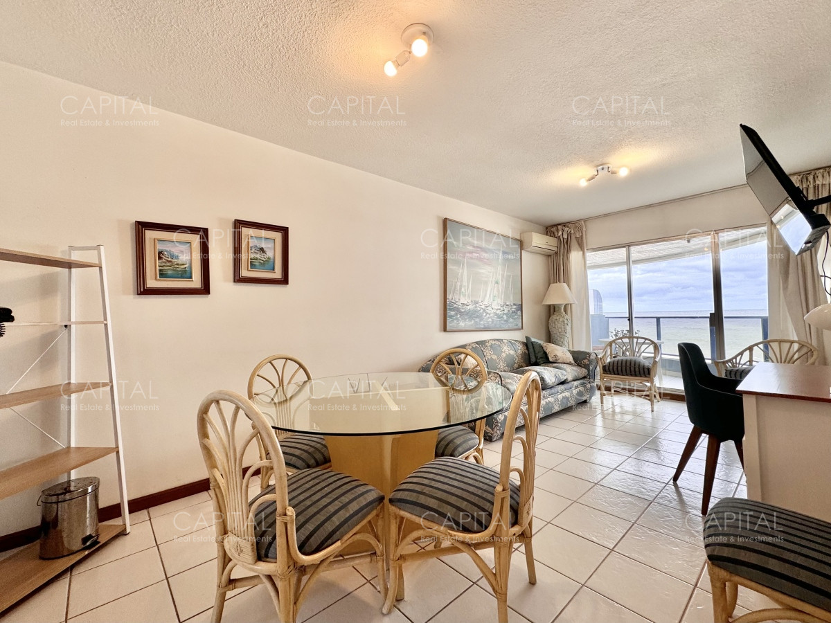 Apartamento ID.30302 - Apartamento de dos dormitorios en venta con vista al mar y parrillero propio. Punta del Este