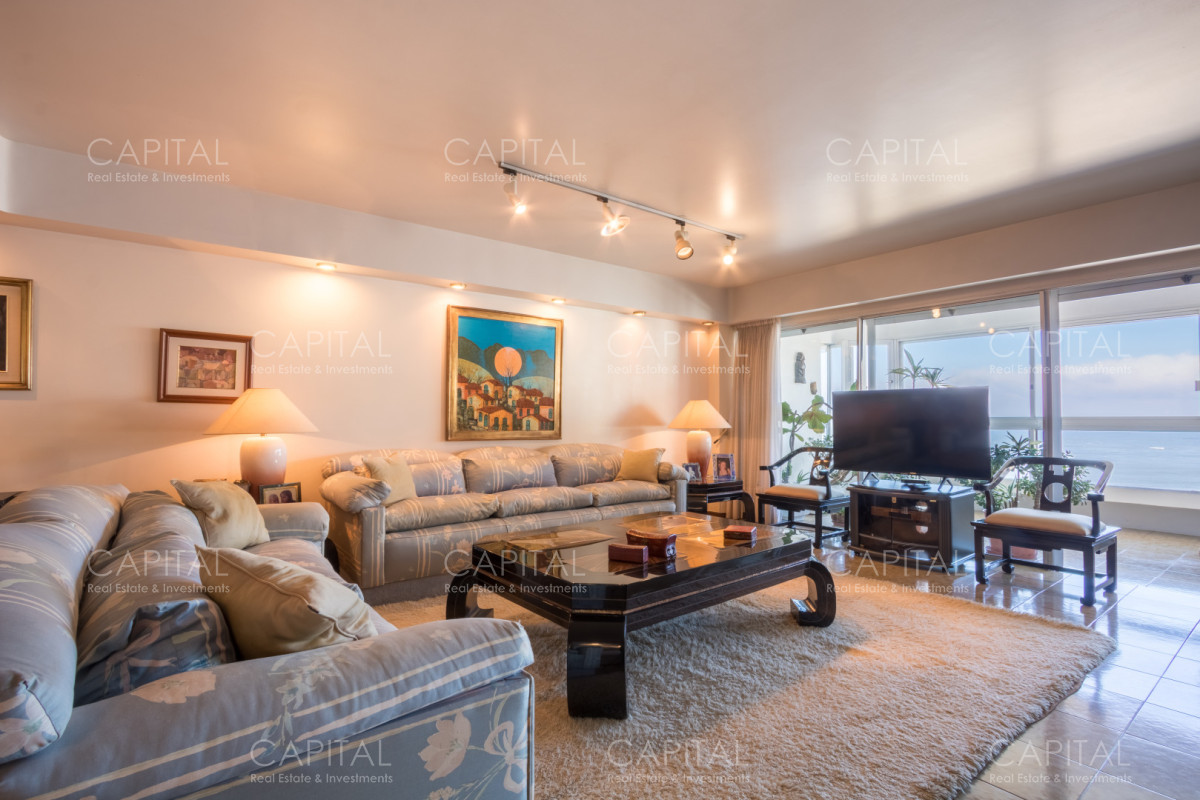 Apartamento ID.40499 - Amplio Apartamento de 4 Dormitorios en Venta Punta del Este