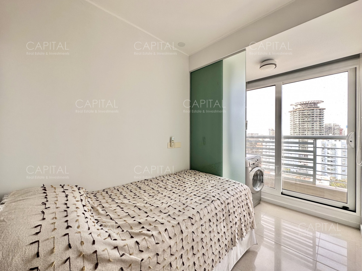 Apartamento ID.34873 - Apartamento de tres dormitorios y dependencia con vista al mar, Playa Mansa, Punta del Este.