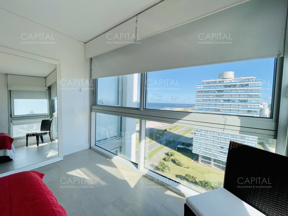 Apartamento ID.31416 - Le Parc Punta del Este de tres dormitorios más dependencia en torre de categoría sobre playa Brava, Punta del Este