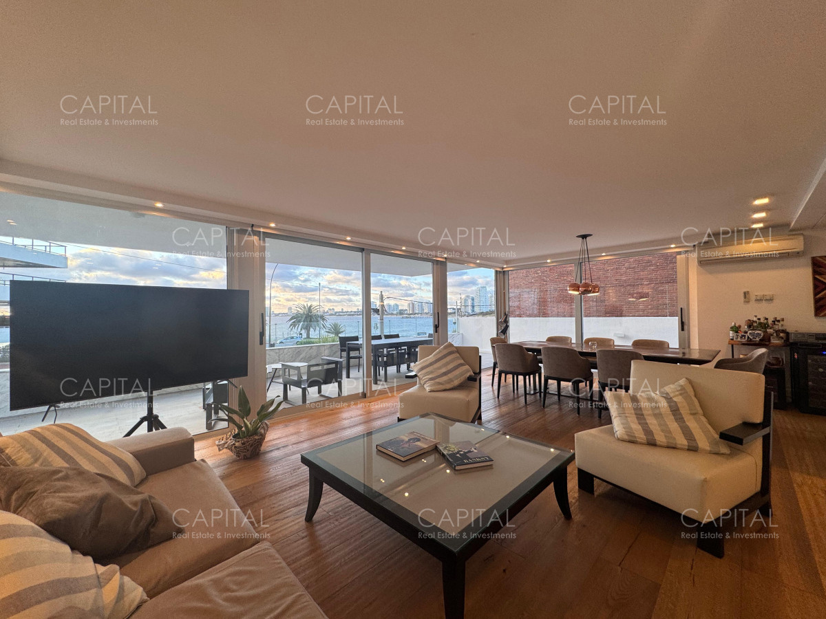 Apartamento ID.29222 - Apartamento en Venta Frente al Mar Punta del Este Cuatro dormitorios