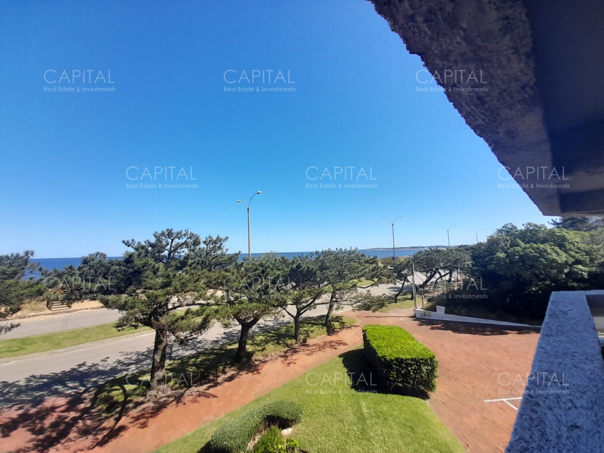 Apartamento ID.33231 - Venta departamento Playa Mansa dos dormitorios dos baños Punta del Este