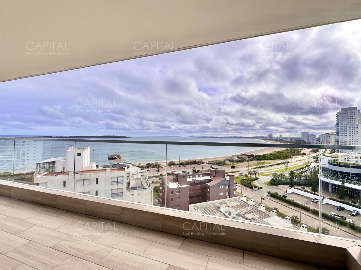 Apartamento ID.34873 - Apartamento de tres dormitorios y dependencia con vista al mar, Playa Mansa, Punta del Este.