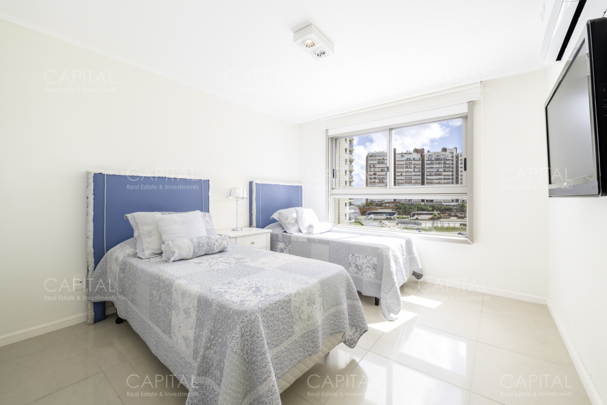 Apartamento ID.37933 - Imperiale Esquinero Departamento en Venta de Tres dormitorios en Playa Brava 