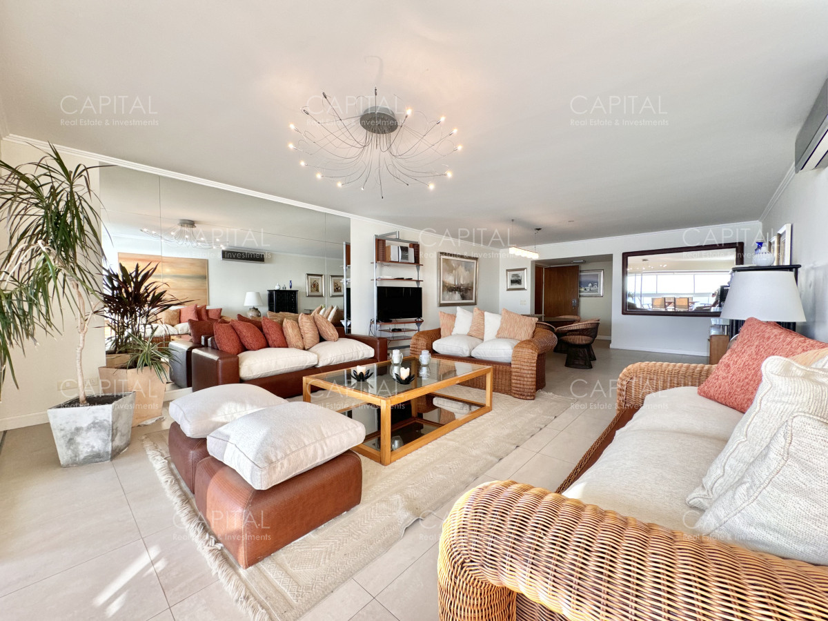 Apartamento ID.38472 - Apartamento en venta de tres dormitorios y dependencia en Playa Mansa, Punta del Este