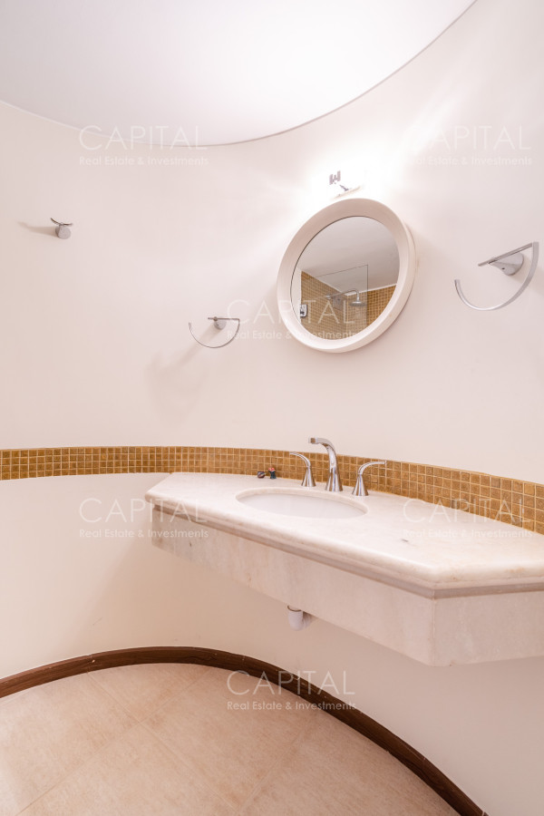 Apartamento ID.30942 - Venta de amplio apartamento sobre playa Brava íntegramente reciclado