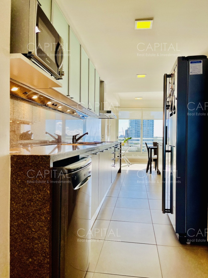Apartamento ID.31416 - Le Parc Punta del Este de tres dormitorios más dependencia en torre de categoría sobre playa Brava, Punta del Este