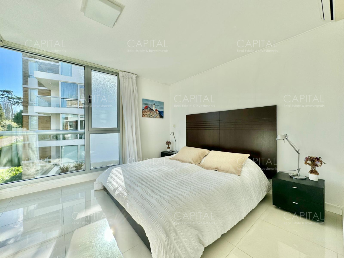 Apartamento ID.24960 - Apartamento en Playa Brava de dos dormitorios a metros del mar