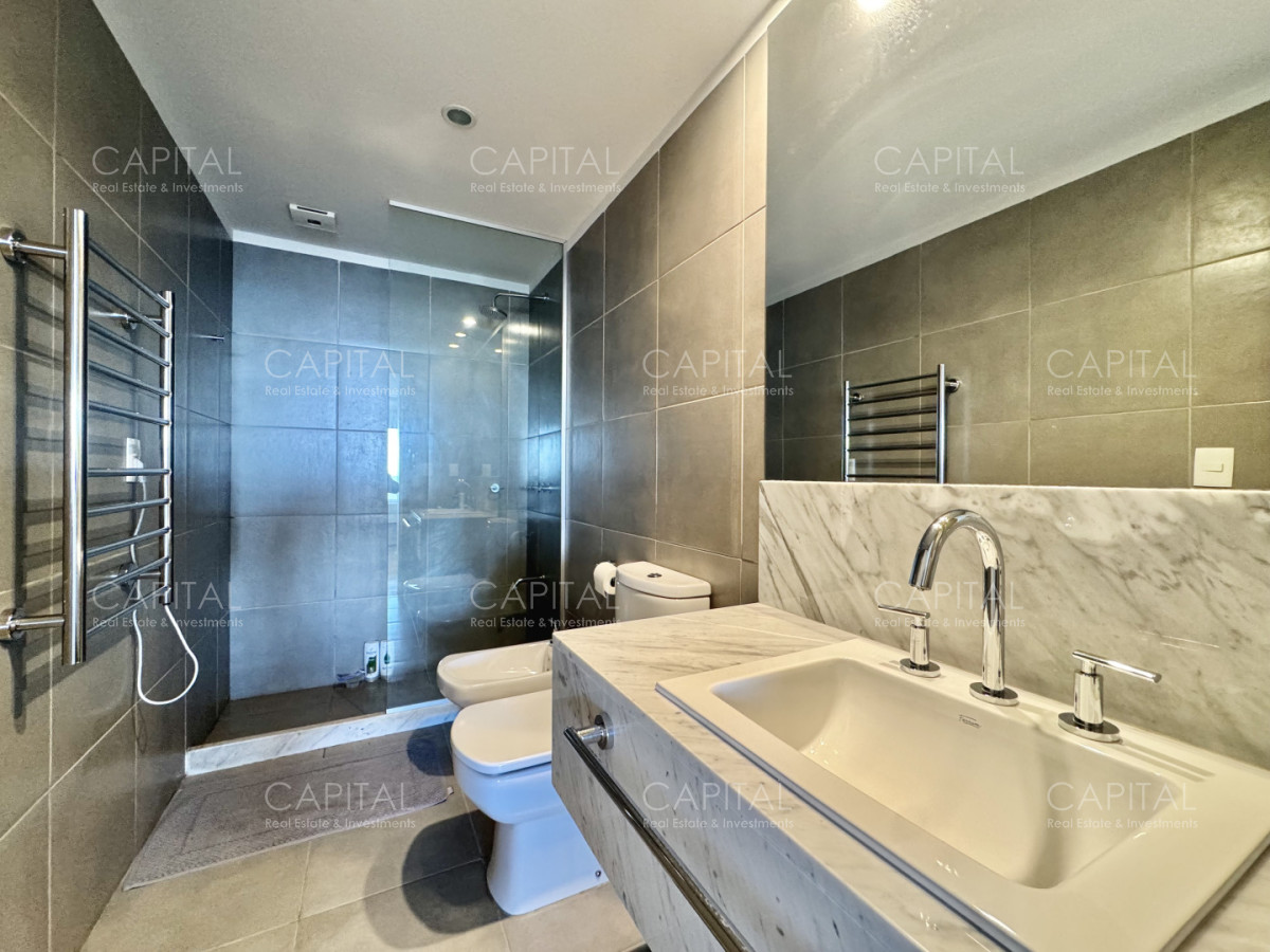 Apartamento ID.39886 - Apartamento duplex frente al mar en playa mansa en venta