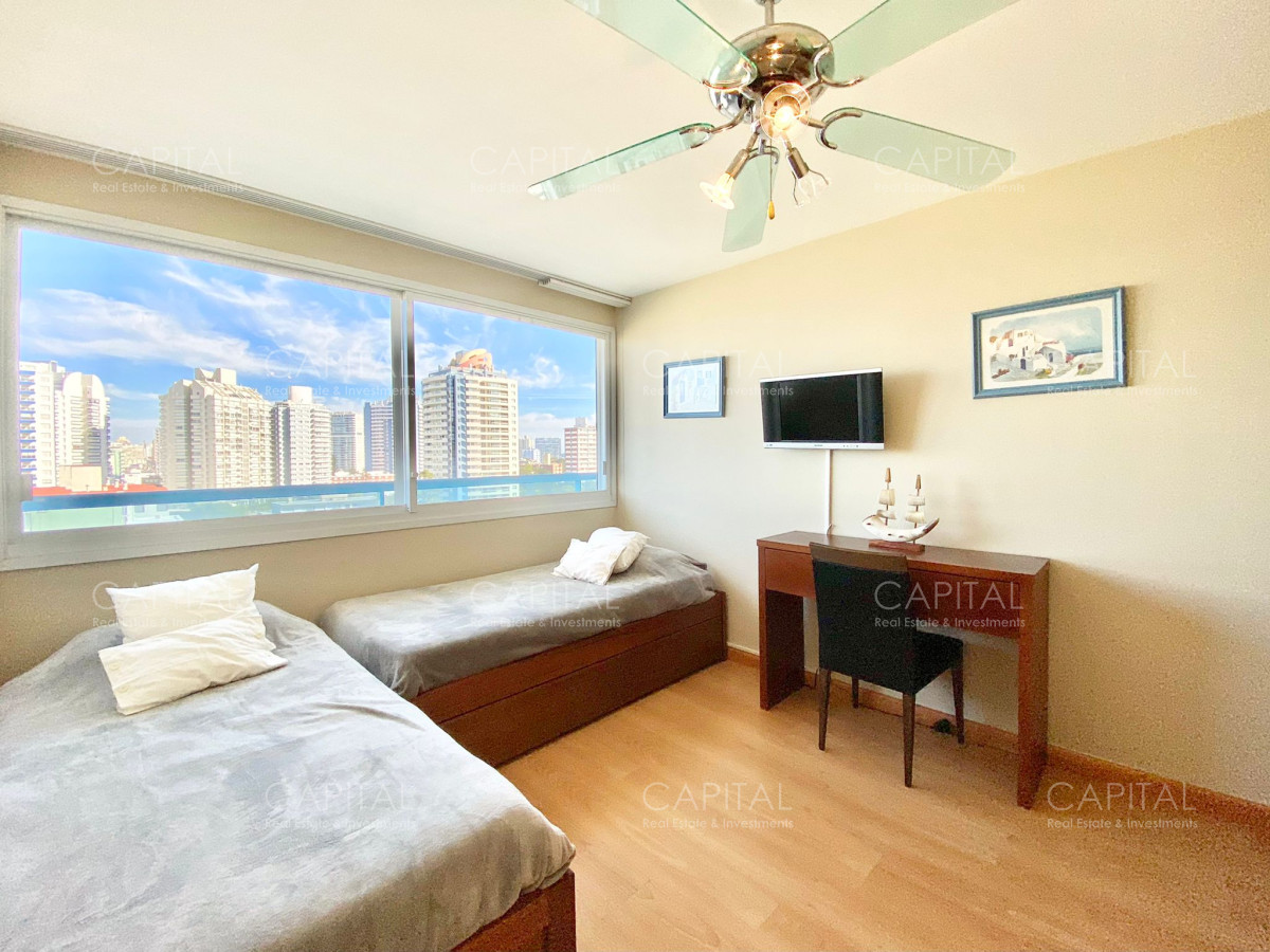 Apartamento ID.30056 - Apartamento de Tres dormitorios con Vista al Mar en Venta en Playa Brava