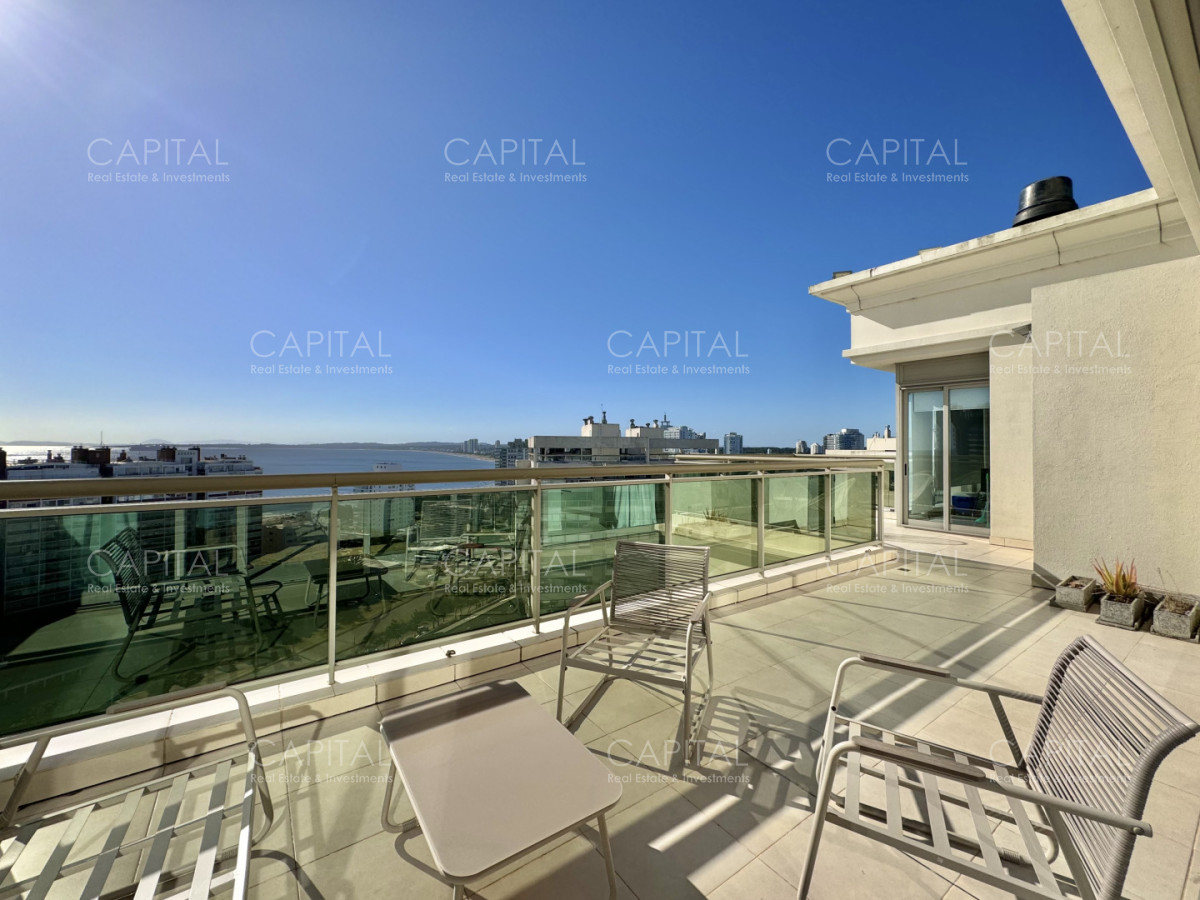 Apartamento ID.39802 - Penthouse Duplex con piscina y parrillero propio frente al Mar, en venta, Punta del Este