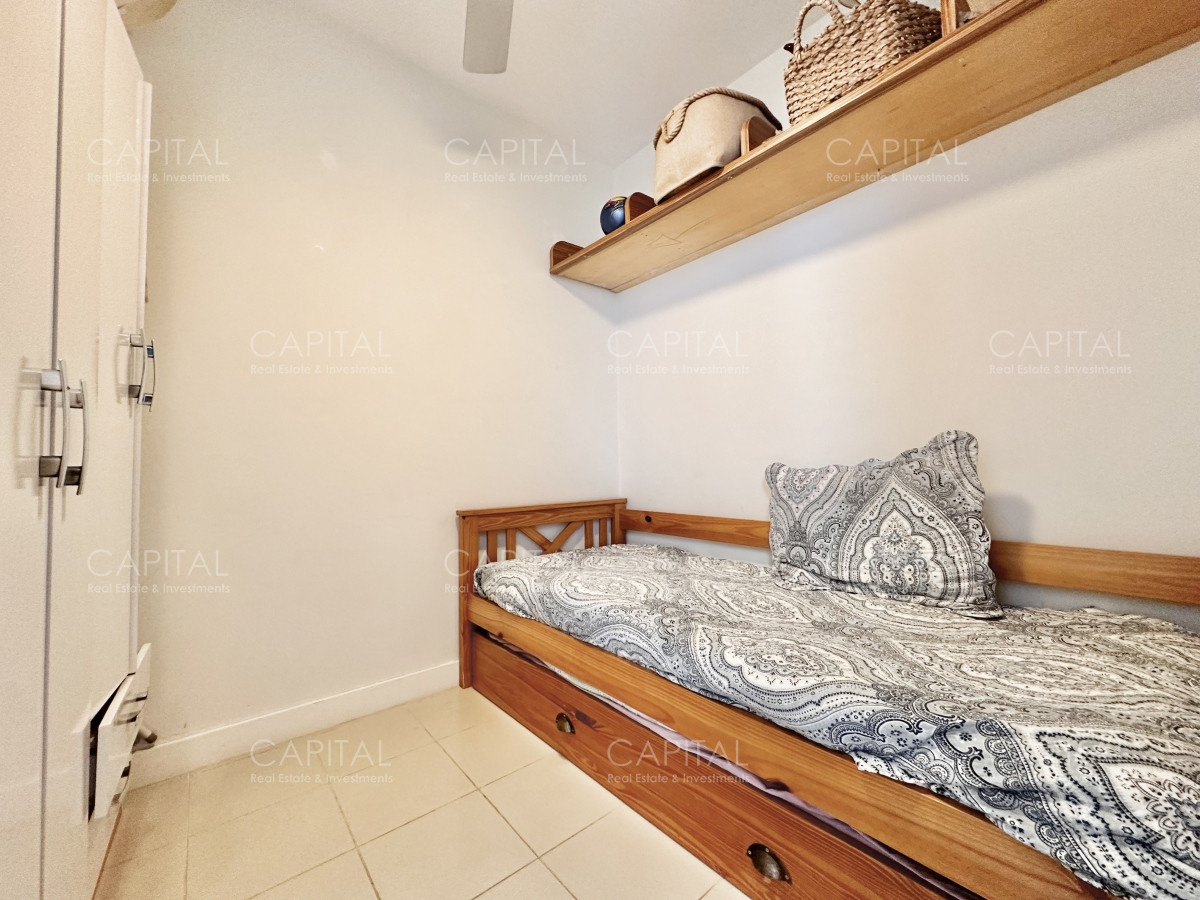 Apartamento ID.35573 - Apartamento de tres dormitorios y dependencia frente al mar en alquiler de temporada, Playa Mansa, Punta del Este.