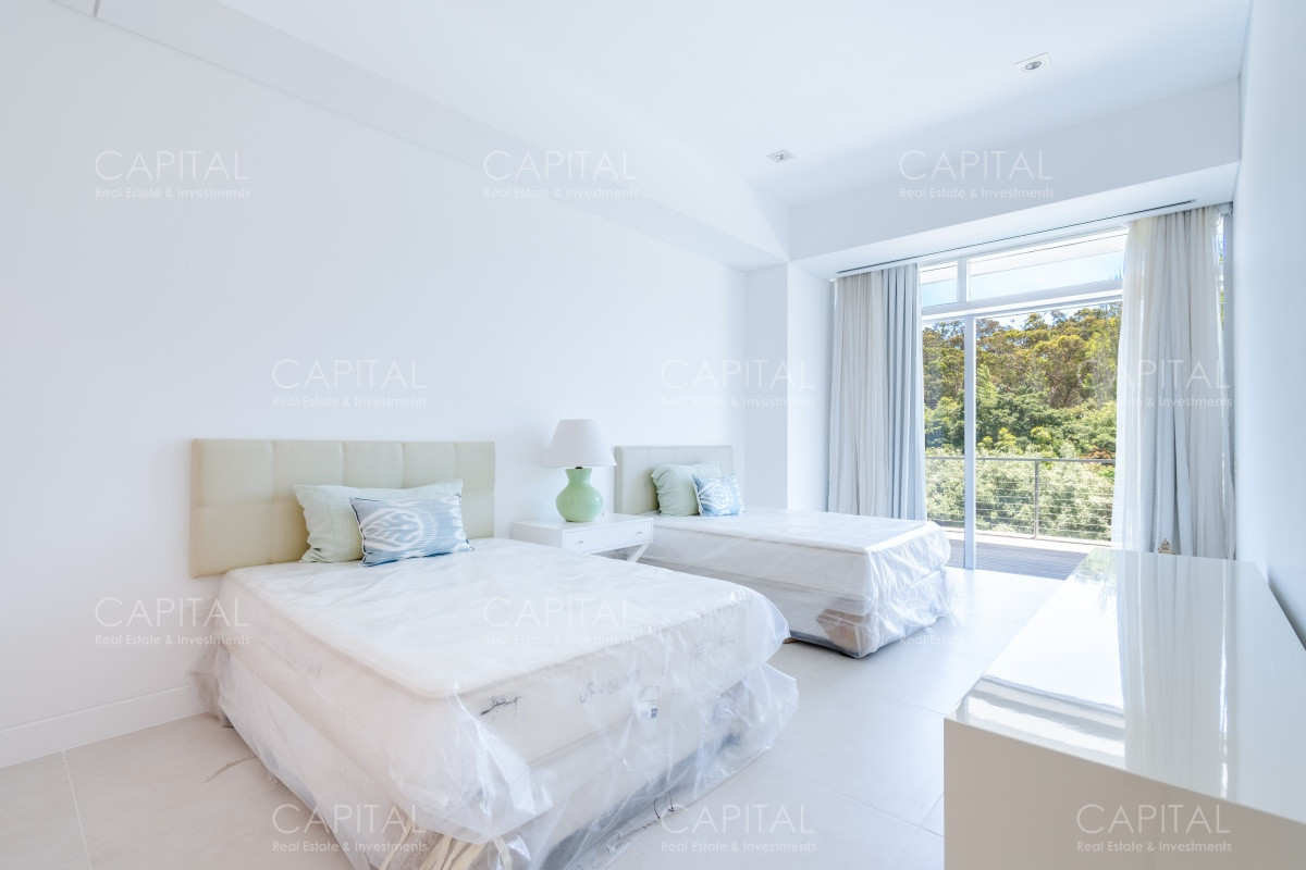 Apartamento ID.30146 - Excelente Apartamento en Acqua Punta del Este Tres suites en Venta en Primera línea, Playa Brava