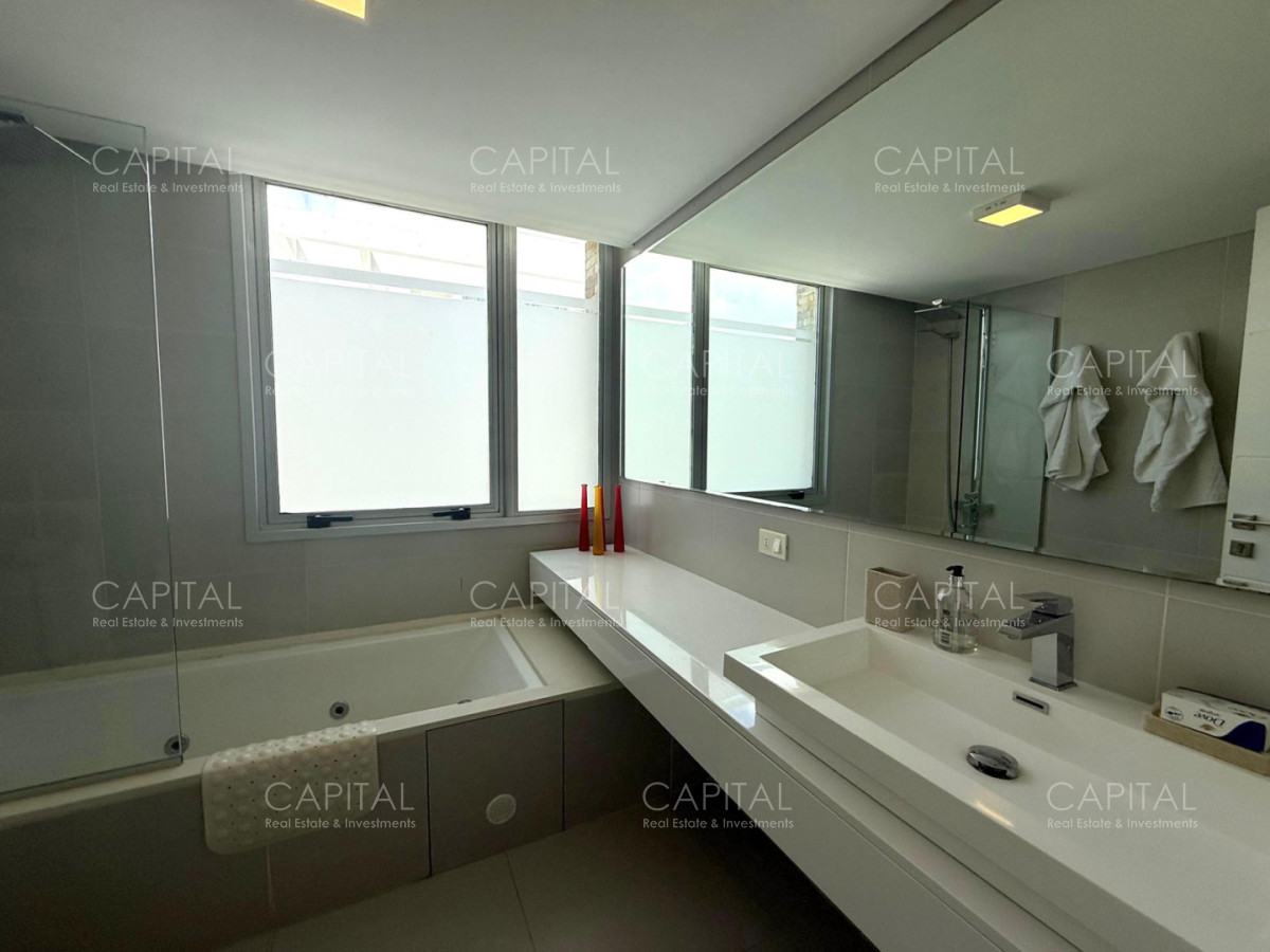 Apartamento ID.32040 - Venta departamento tres dormitorios en suite frente al mar Playa Mansa Punta del Este