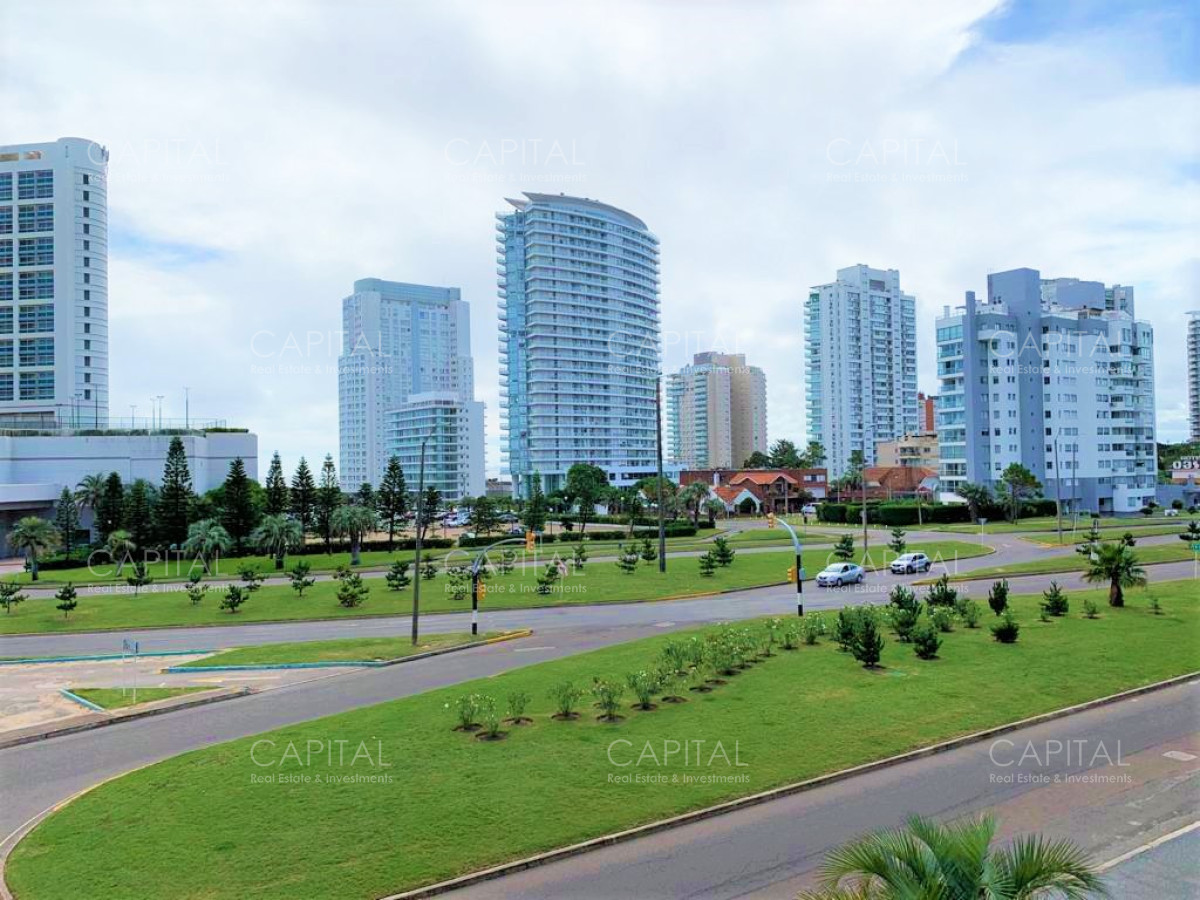 Apartamento ID.30716 - Apartamento de tres dormitorios, edificio con buenos servicios.