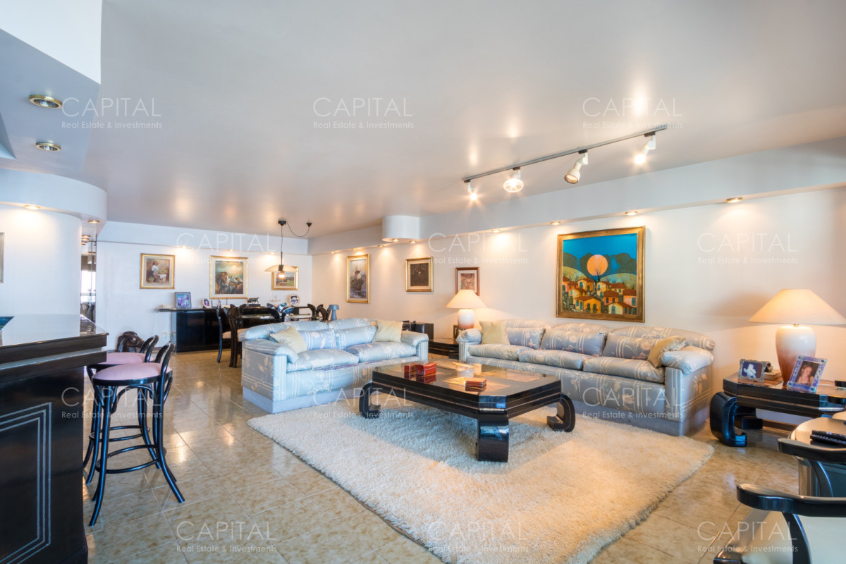 Apartamento ID.40499 - Amplio Apartamento de 4 Dormitorios en Venta Punta del Este