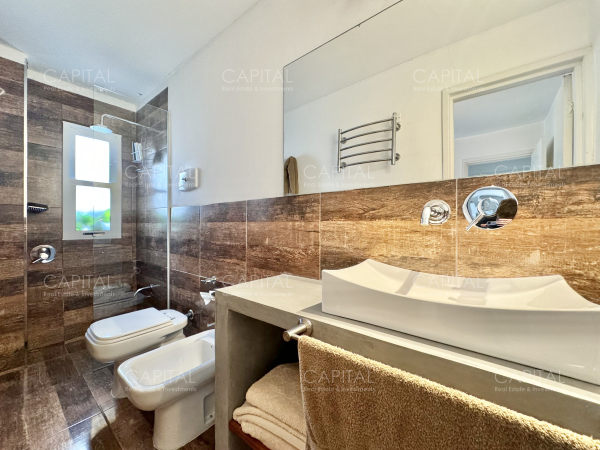 Apartamento ID.39040 - Apartamento de tres dormitorios en venta, Primera Linea Playa Mansa, Punta del Este.