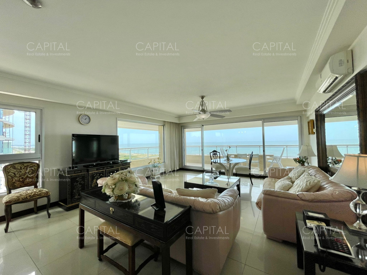 Apartamento ID.25018 - Apartamento en Torre Lobos Punta del Este Tres Dormitorios en Suite 