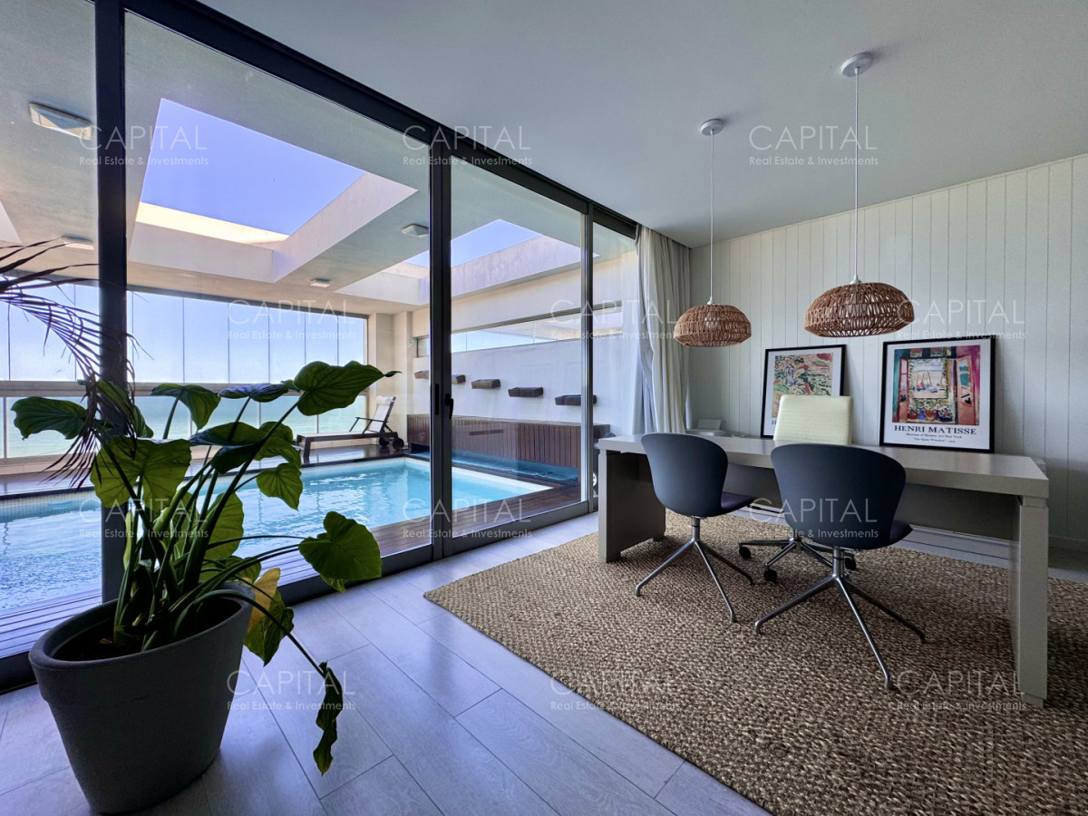Apartamento ID.39802 - Penthouse Duplex con piscina y parrillero propio frente al Mar, en venta, Punta del Este