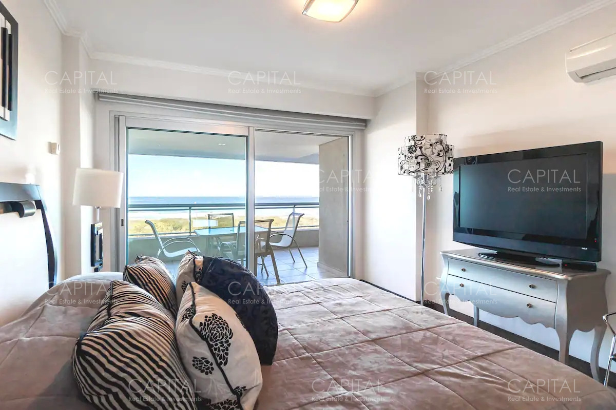 Apartamento ID.33892 - Apartamentoen torre lobos de tres dormitorios en primera linea frente al mar en Playa Brava en Alquiler, Punta del Este