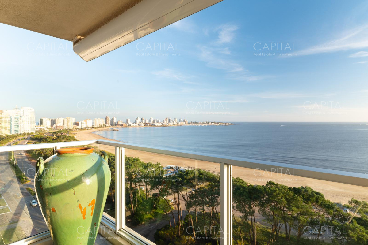 Apartamento ID.36586 - Exclusivo departamento totalmente reformado de 4 suites en Playa Mansa
