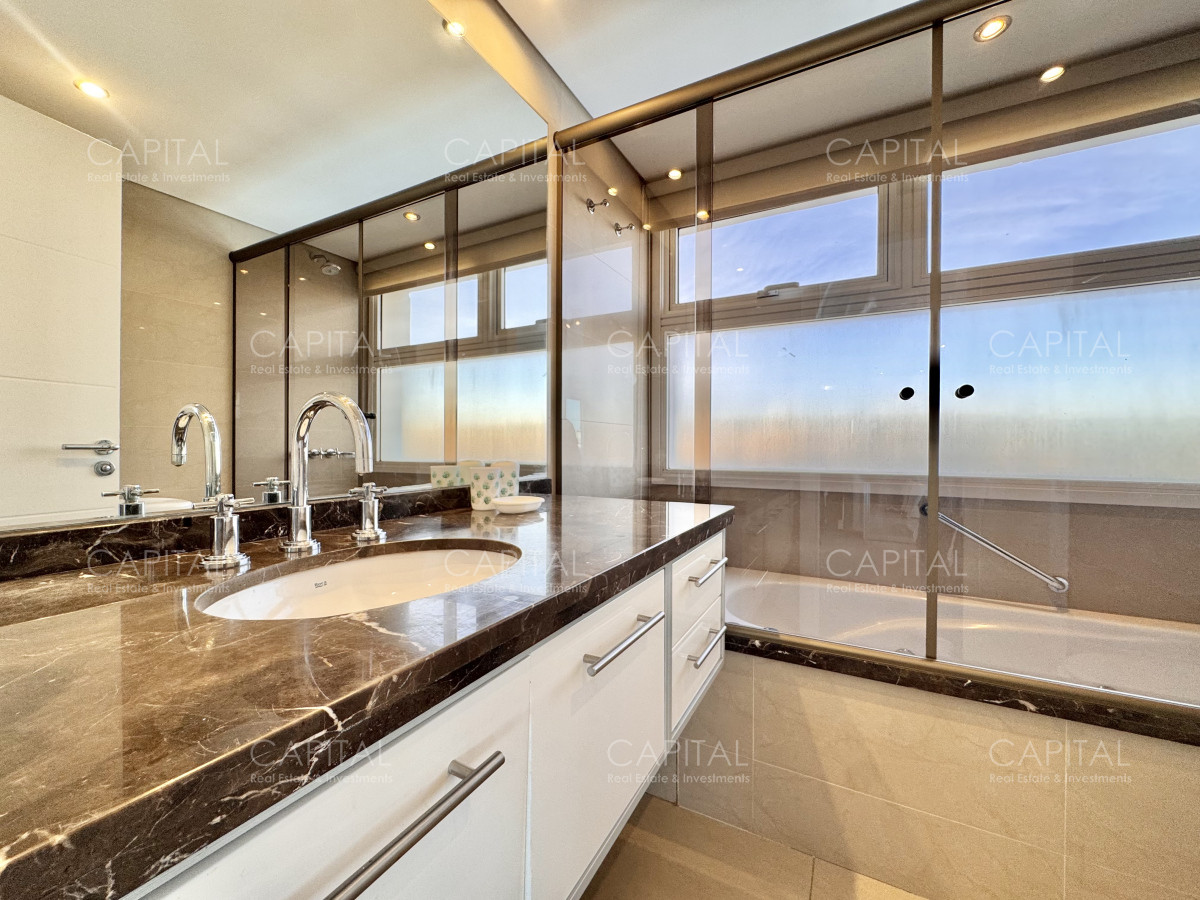 Apartamento ID.38246 - APARTAMENTO EN VENTA DE 3 DORMITORIOS EN PLAYA MANSA PUNTA DEL ESTE