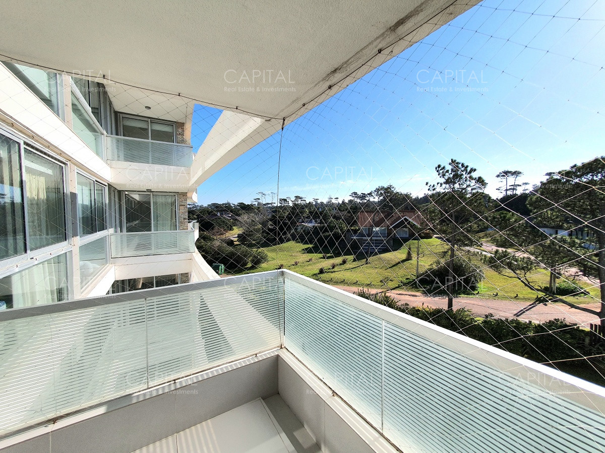 Apartamento ID.32026 - Venta Departamento Primera Línea dos dormitorios y dependencia de servicio en Playa Mansa Punta del Este