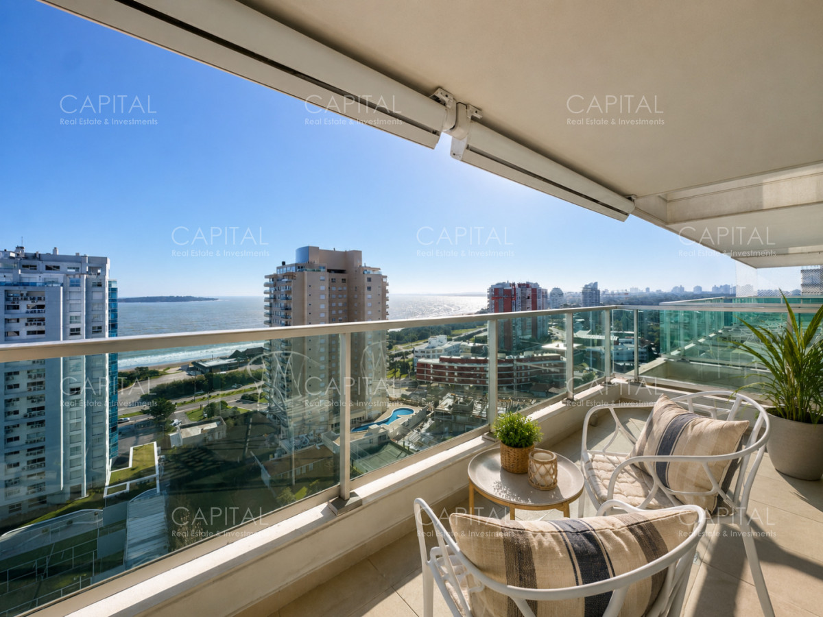 Apartamento ID.40139 - Apartamento en Venta 2 dormitorios, en Playa Mansa con vista al mar