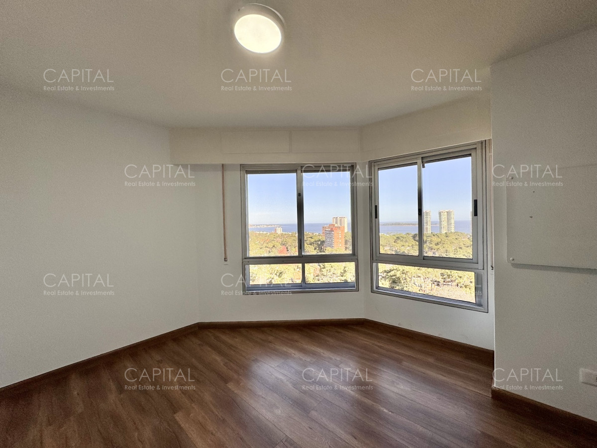 Apartamento ID.36372 - Apartamento de tres dormitorios y dependencia en venta Punta del Este