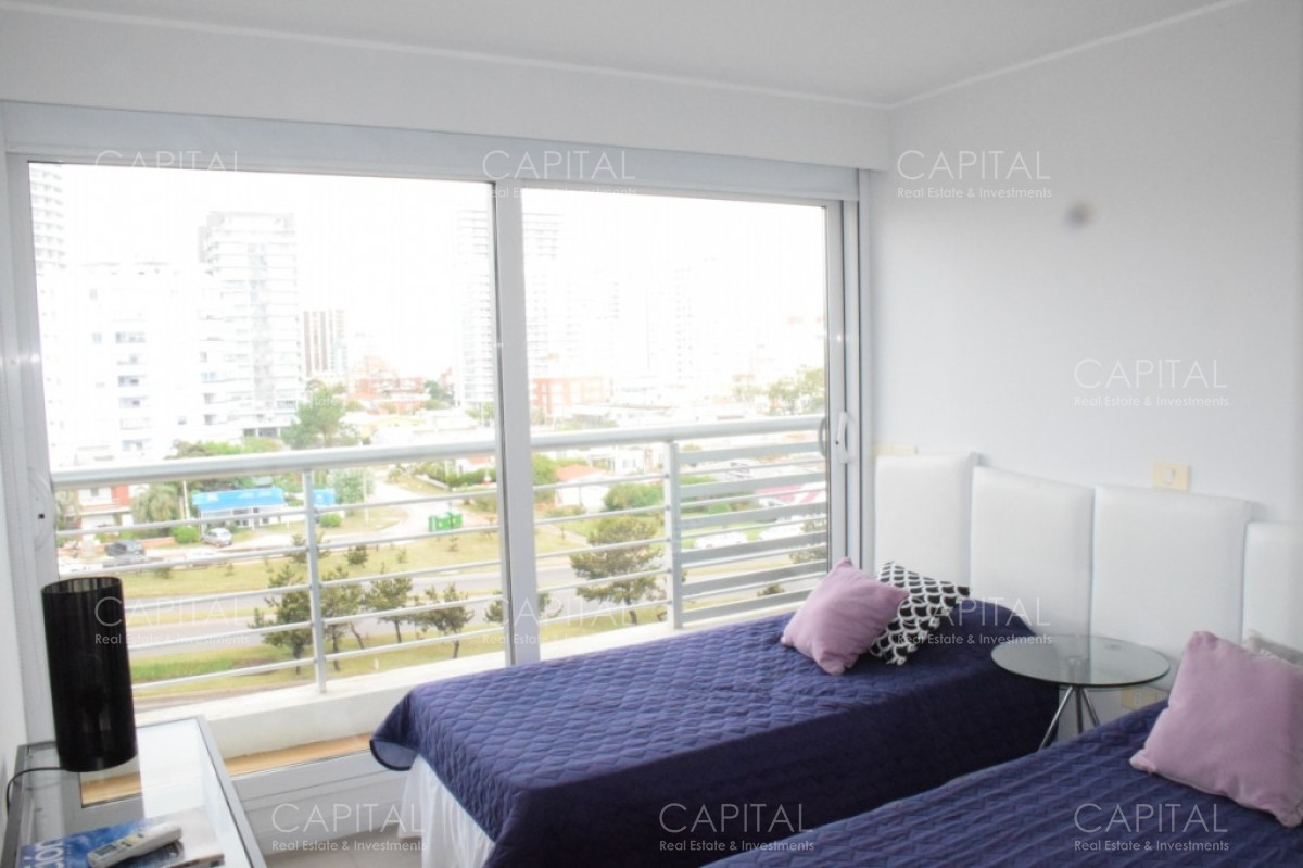 Apartamento ID.27325 - Muy buen apartamento de 3 suite en Playa Mansa - Alexander Collection