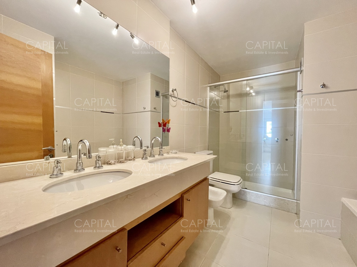 Apartamento ID.30388 - Apartamento de Dos dormitorios en Venta en Playa Mansa, Punta del Este