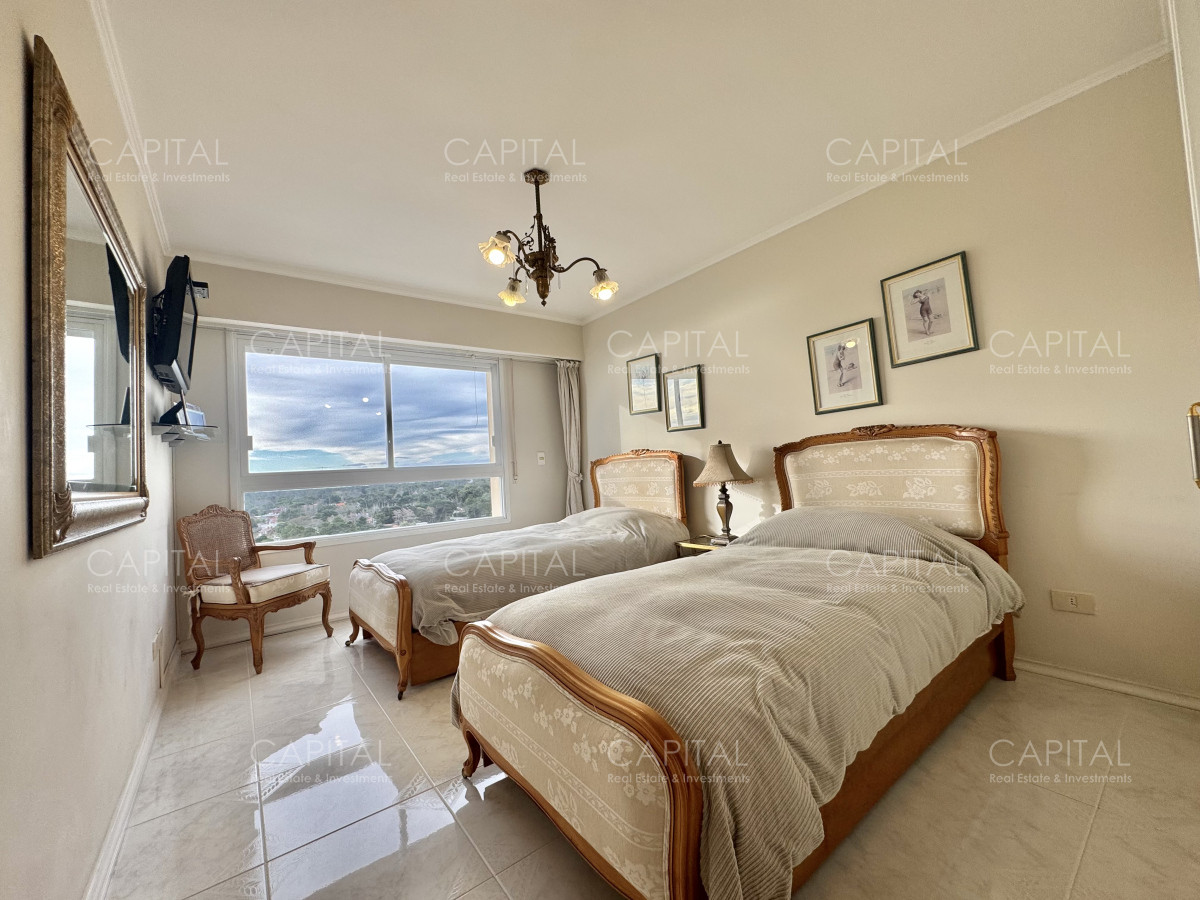 Apartamento ID.38754 - Coral Tower esquinero de tres dormitorios y servicio piso alto en venta