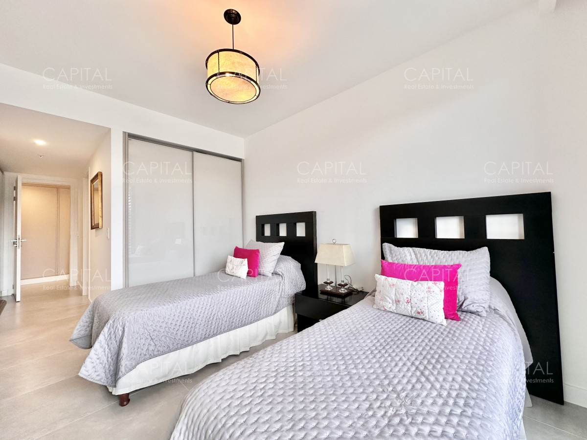 Apartamento ID.34655 - Venetian Tower Punta del Este en Venta de 2 Suites Frente al Mar de Playa Mansa