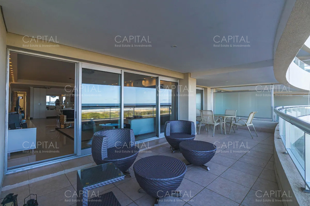 Apartamento ID.33892 - Apartamentoen torre lobos de tres dormitorios en primera linea frente al mar en Playa Brava en Alquiler, Punta del Este
