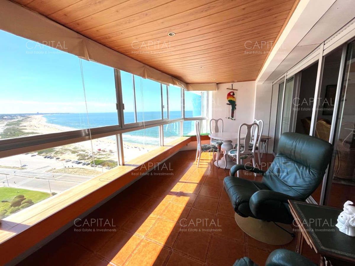 Apartamento ID.34226 - Amplio Apartamento Playa Brava 3 dormitorios mas dependencia