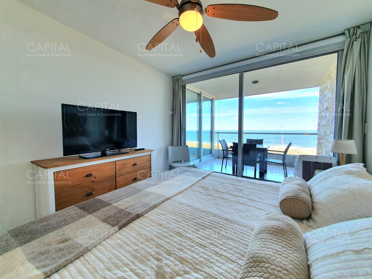 Apartamento ID.32026 - Venta Departamento Primera Línea dos dormitorios y dependencia de servicio en Playa Mansa Punta del Este
