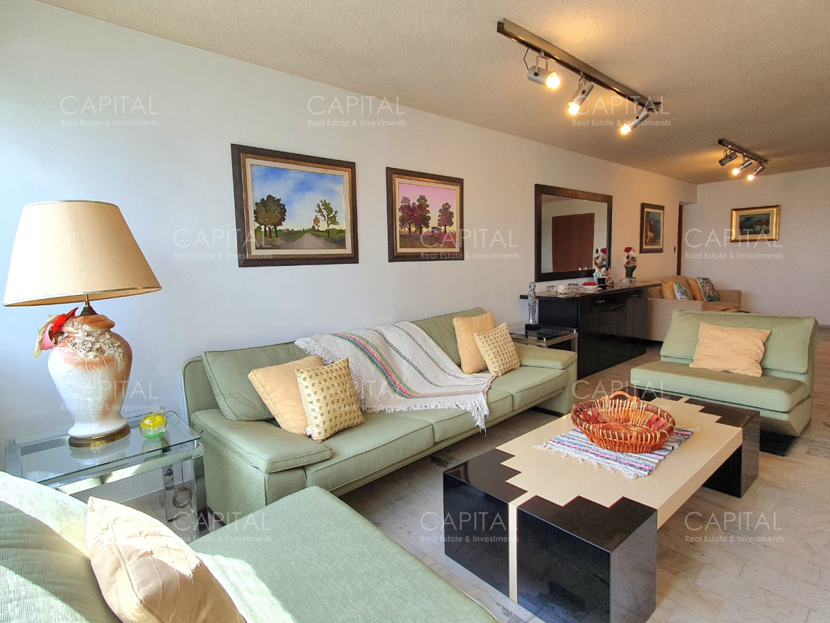 Apartamento ID.32588 - Venta departamento tres dormitorios y dep servicio Punta del Este