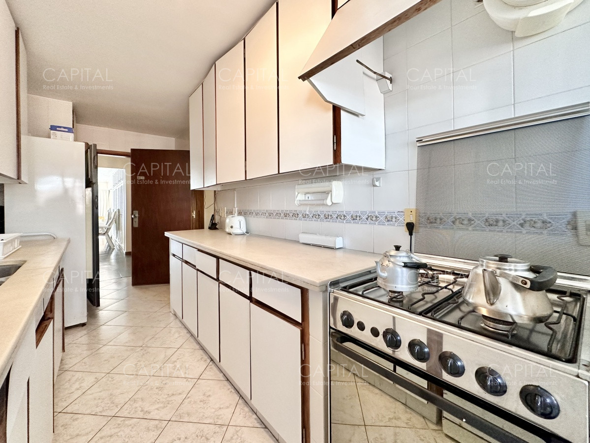 Apartamento ID.34218 - Apartamento de tres dormitorios y de dependencia de servicio, Puerto de Punta del Este.