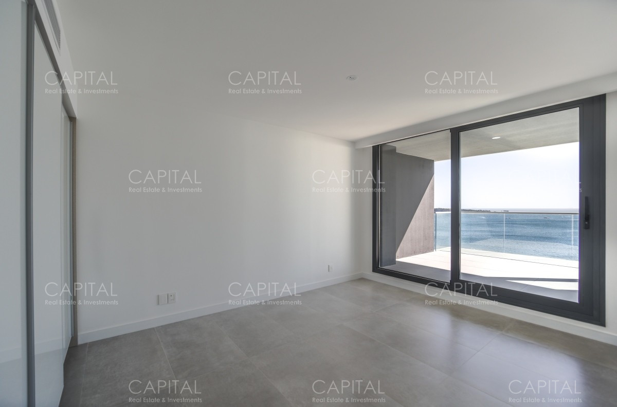 Apartamento ID.36628 - Apartamento unificado en venta, Playa Mansa, Edificio Venetian, cuatro dormitorios + servicio