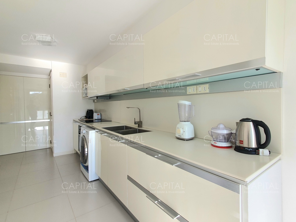 Apartamento ID.32026 - Venta Departamento Primera Línea dos dormitorios y dependencia de servicio en Playa Mansa Punta del Este