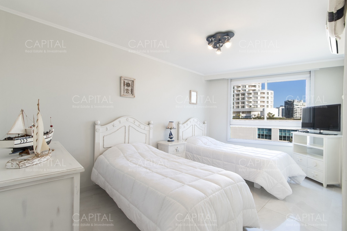 Apartamento ID.33655 - Milenium Tower Punta del Este Apartamento de tres dormitorios mas dependencia en Millenium Tower en Venta