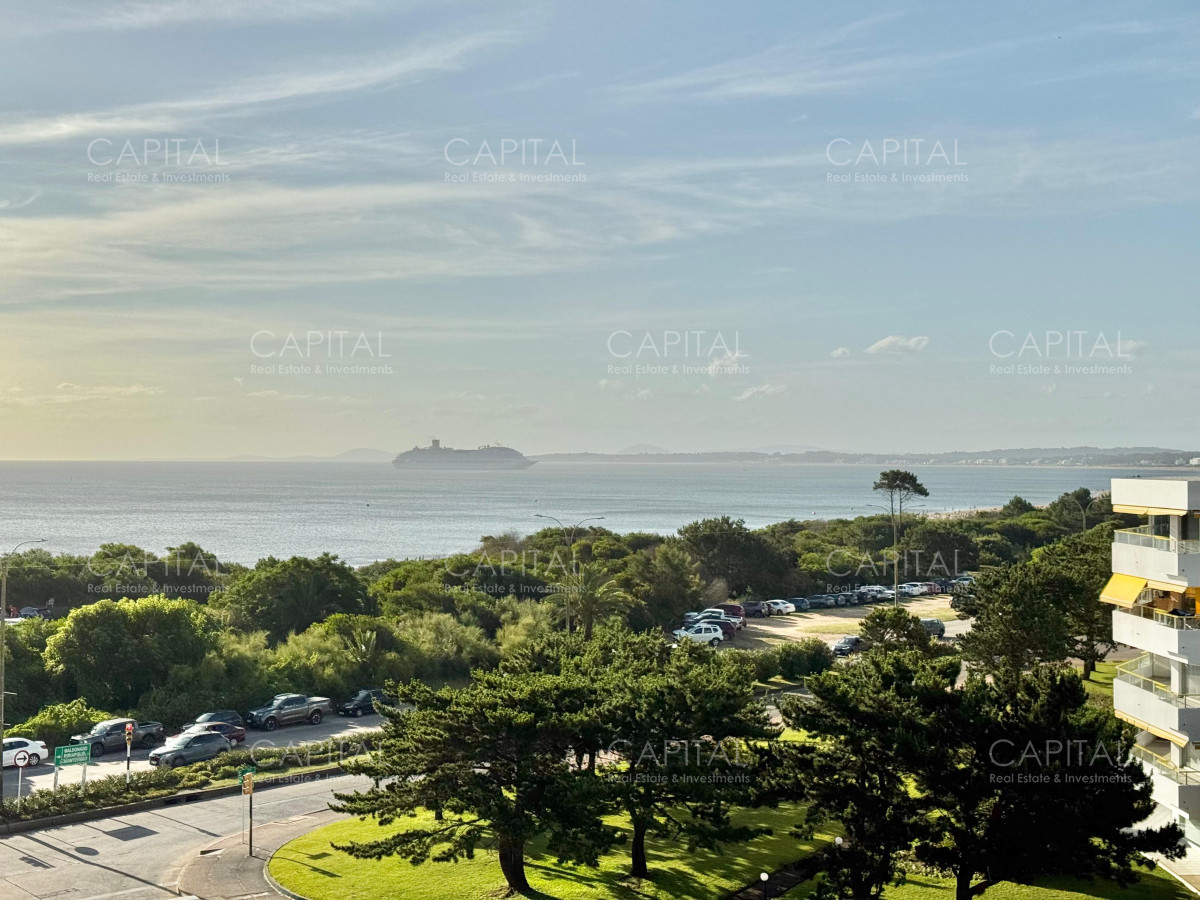 Apartamento ID.34948 - Coral Tower de tres dormitorios en venta Playa Mansa primera fila 